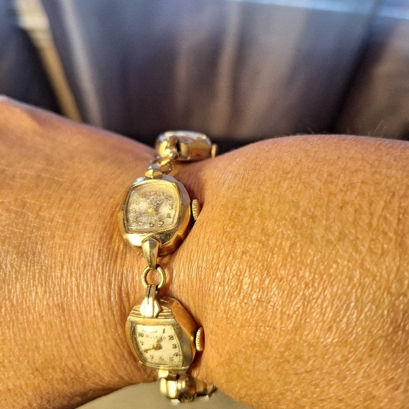 Elegant Gold Women's Bracelet Watch - Picture 1 of 10